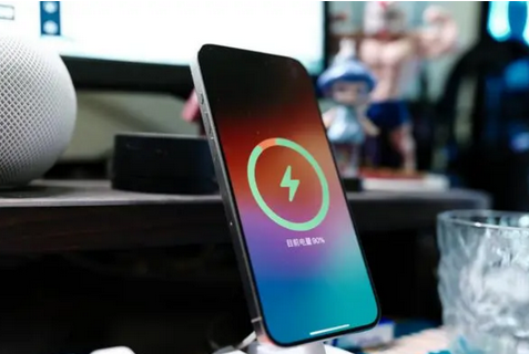 海林苹果15换屏服务分享用什么充电器给iPhone15充电更好 
